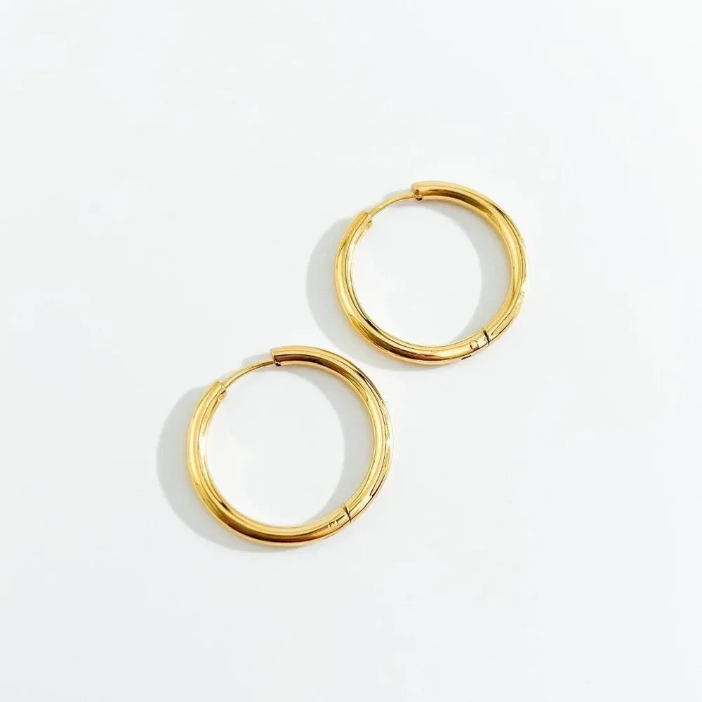MM Lafleur Small Claressa Gold Earrings